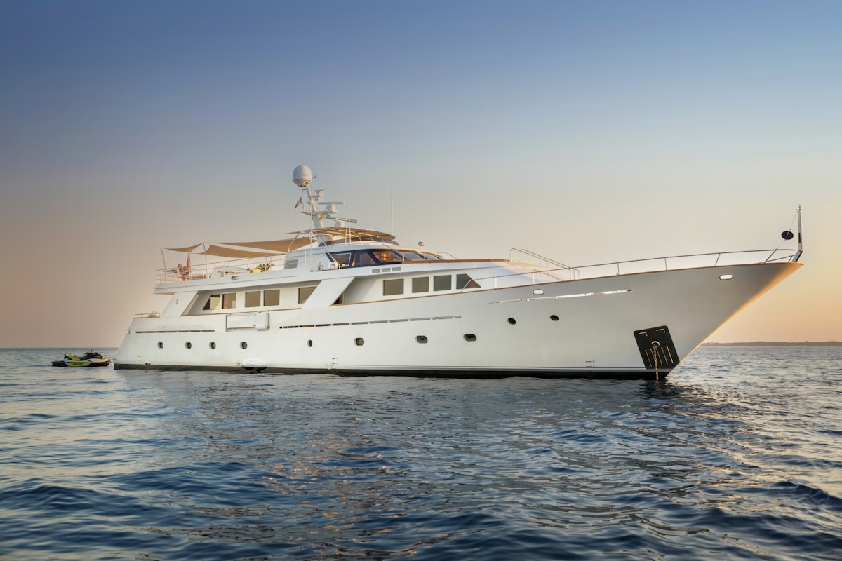 from €55 000 | 34.70 meters | 10 guests