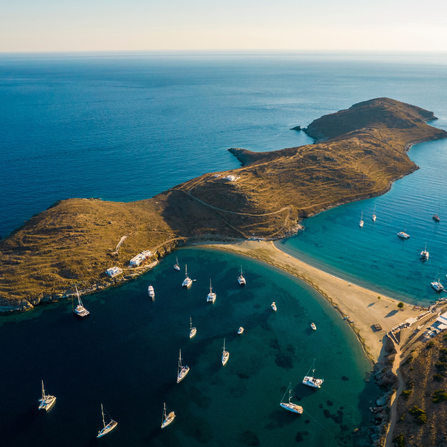 Är du frestad att segla i Grekland men inte säker på exakt vart du ska ta vägen? Prova en av våra rekommenderade 7-dagars resplaner i Egeiska havet för nybörjare till mer erfarna seglare.