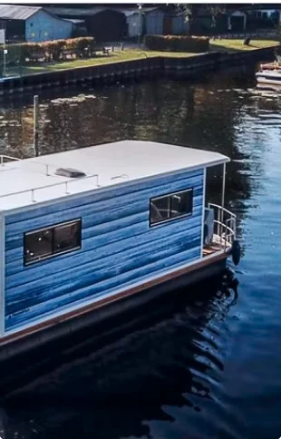 Houseboat charter