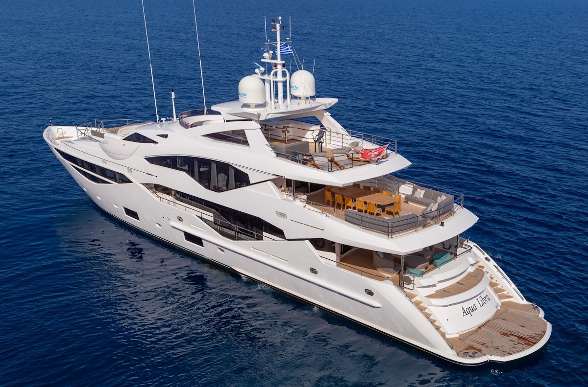 from €155 000 | 40.05 meters | 11 guests