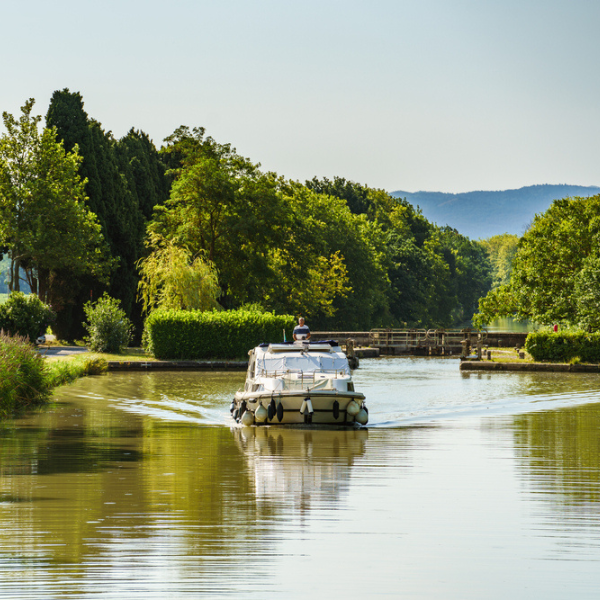 Thinking about trying a one-way houseboat charter? Here's everything you need to know and why it's worth considering!
