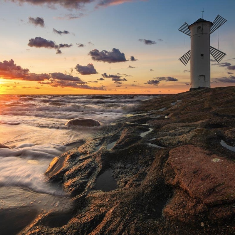 Check out our tip for an incredible sailing route on the Baltic Sea from Rügen, Germany, via Sweden to Denmark. A thrilling ride on the waves filled with breathtaking scenery awaits!