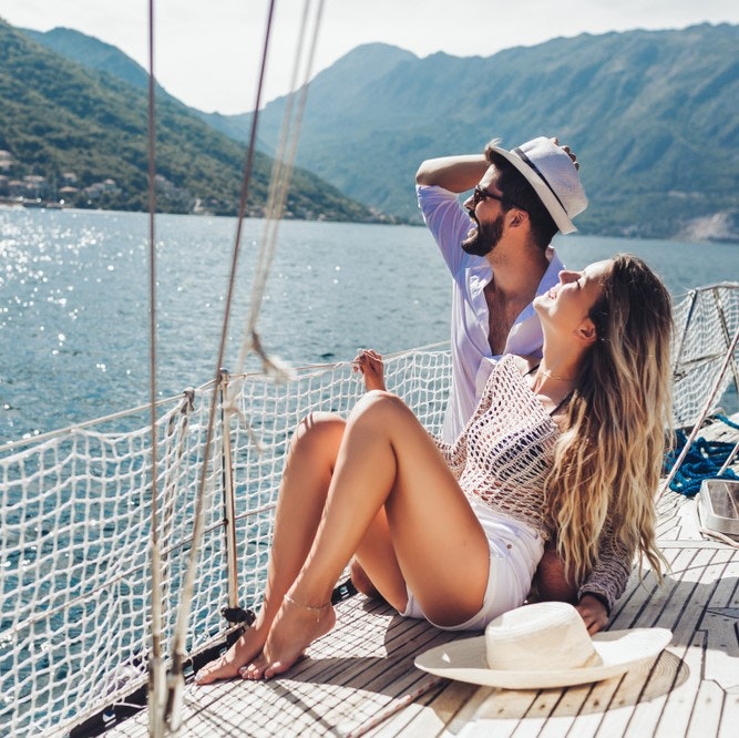 Qual è la località perfetta per una vacanza romantica in barca? Che siate alla ricerca di una natura incontaminata, di romantici scenari medievali o di baie deserte, abbiamo alcuni consigli per voi.