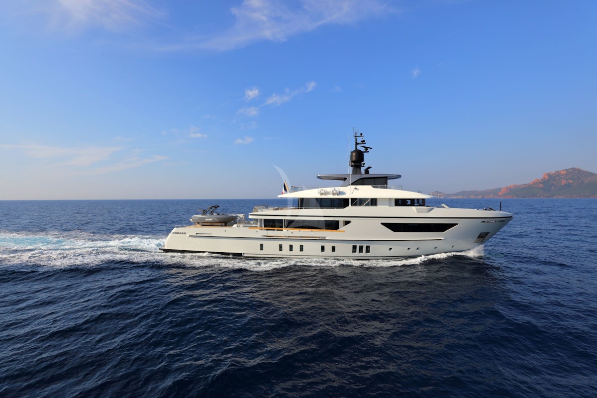 from €190 000 | 42.78 meters | 12 guests