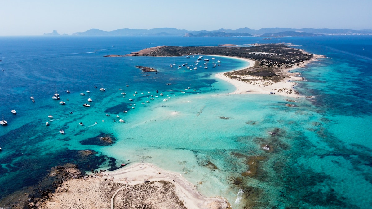 Våra tips om städer, sevärdheter, naturskönheter och utflykter på yachtingöarna Mallorca, Menorca och Ibiza.