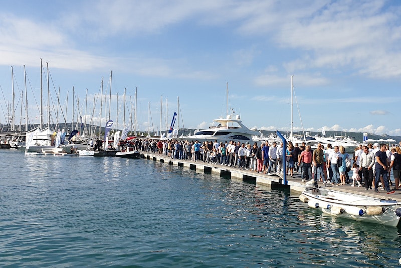 Biograd Boat Show je největší výstavou lodí nejen v Chorvatsku, ale i ve střední Evropě. Letos se konal už 21. ročník a yachting°com u toho nemohl chybět. S kým jsme se potkali a co všechno jsme pro vás domluvili na příští jachtařskou sezónu?