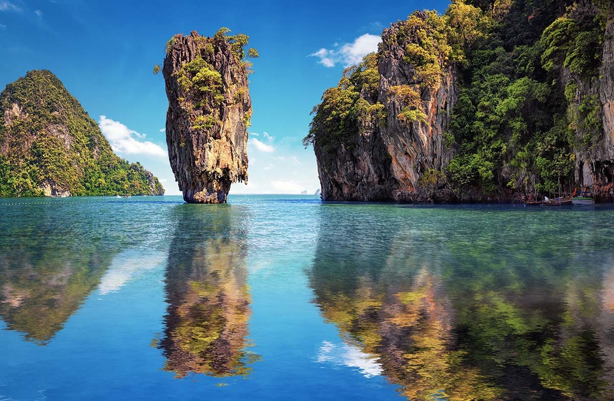 Terra di sorrisi, spiagge bellissime, formazioni rocciose fantastiche, cucina eccellente, massaggi, immersioni, elefanti... Questa è la Thailandia!
