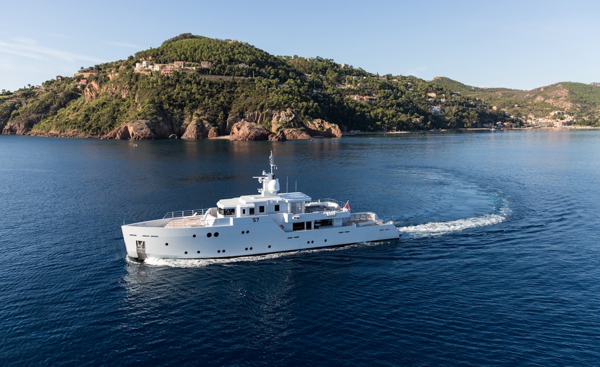 from €126 000 | 39.30 meters | 10 guests