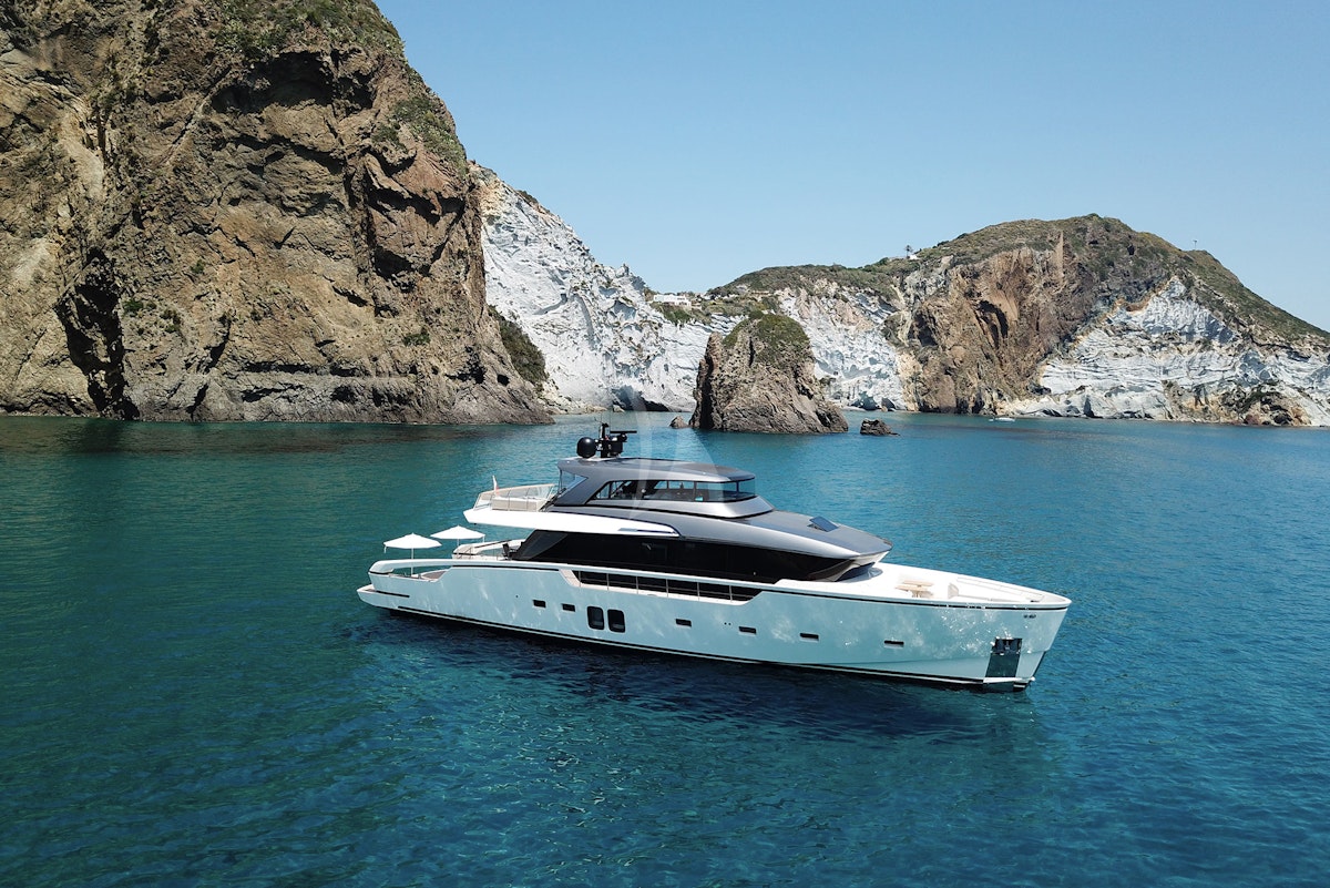 from €60 000 | 26.70 meters | 9 guests