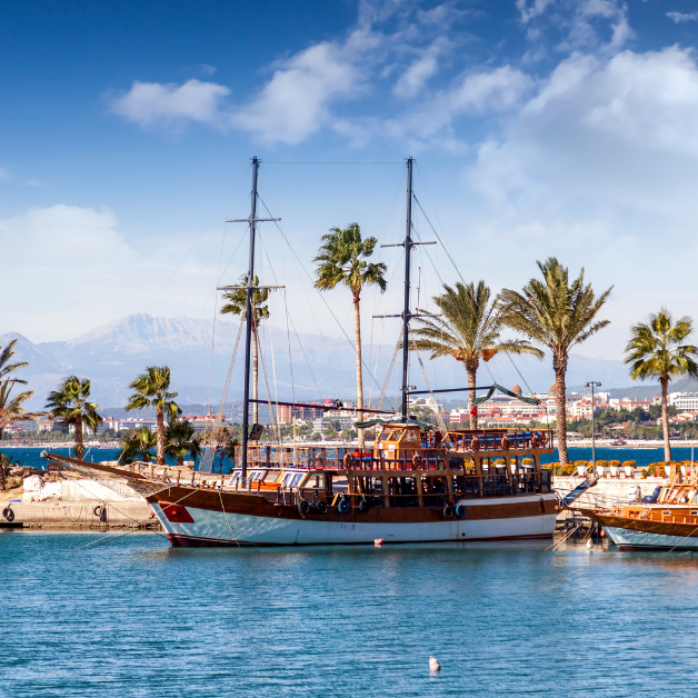 Cosa rende così attraente la navigazione in Turchia? Perché dovreste scegliere una vacanza in barca a vela nell'Egeo e nel Mediterraneo? Continuate a leggere per scoprirlo.