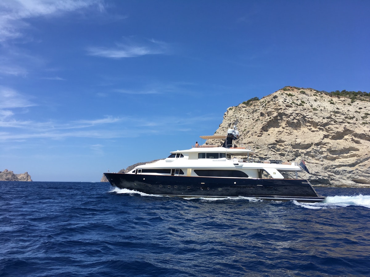 from €50 000 | 30.99 meters | 12 guests