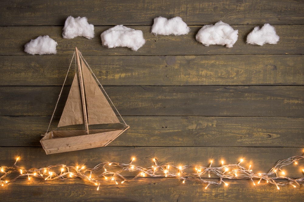 ¡Viva la Navidad como un auténtico marinero! Le mostraremos cómo saborear las fiestas al estilo de un yate, manteniendo vivos sus recuerdos de la temporada, el mar y la navegación.