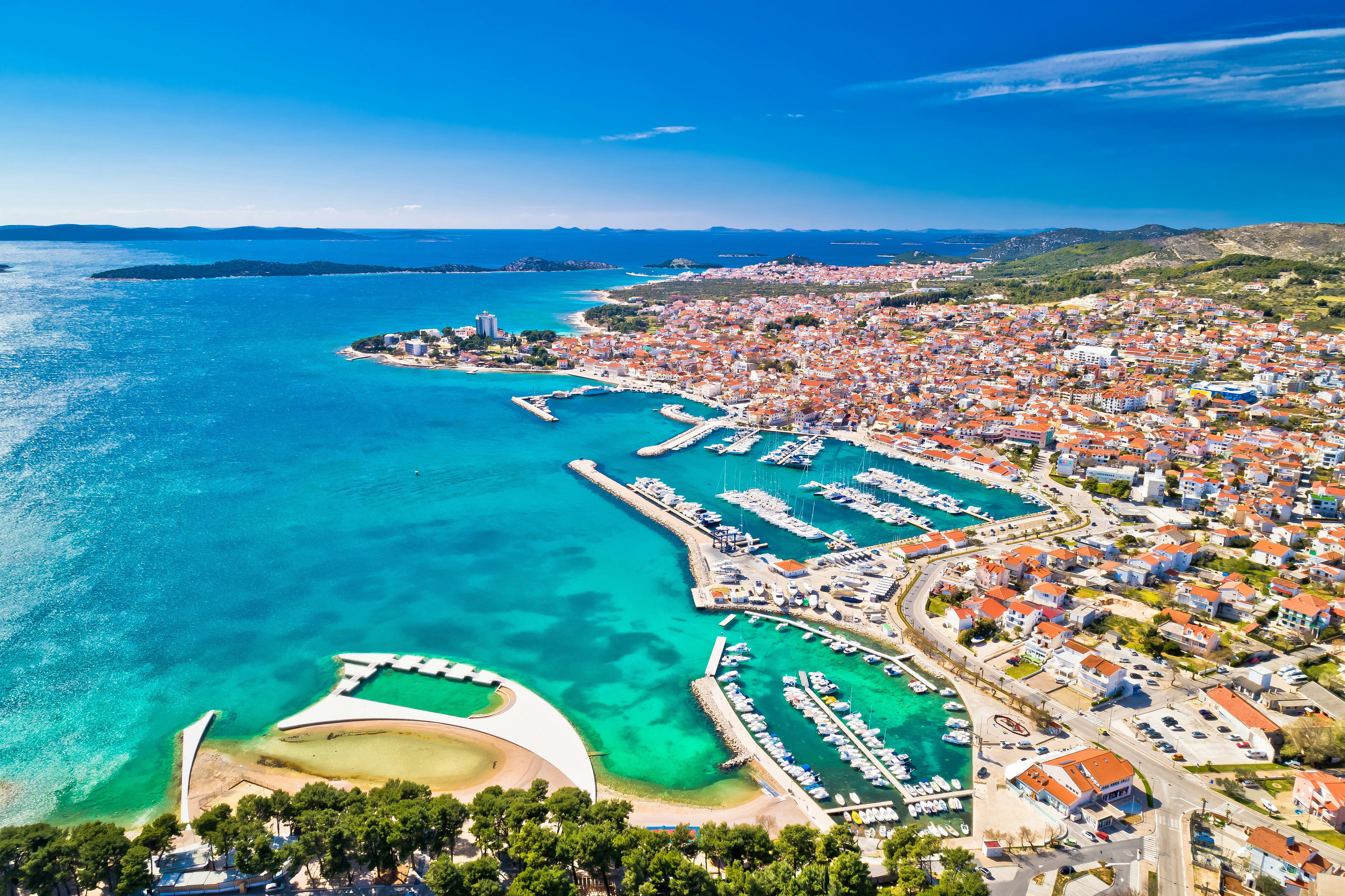 Where to access water, use the services and unwind in Central Dalmatia?