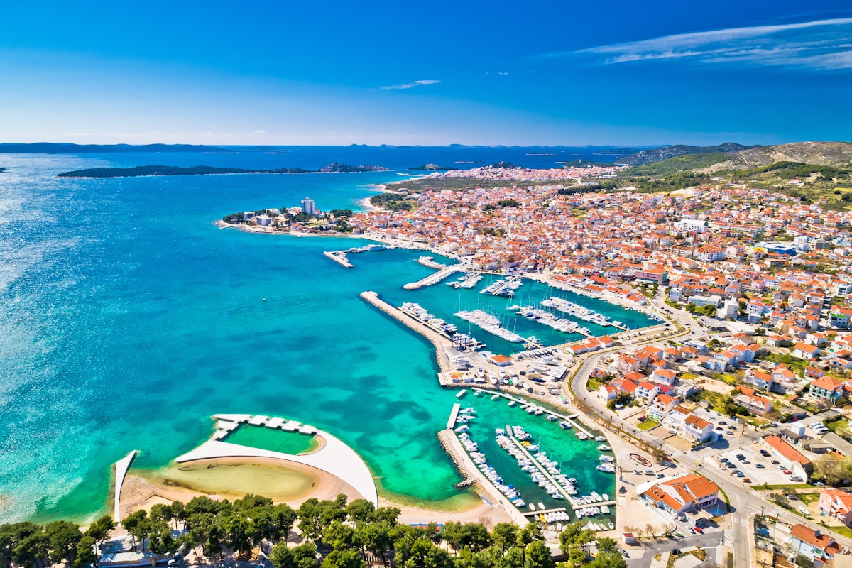 Where to access water, use the services and unwind in Central Dalmatia?