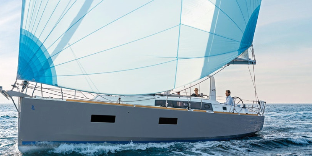 Sailing boat Oceanis 38.1. cu gennaker