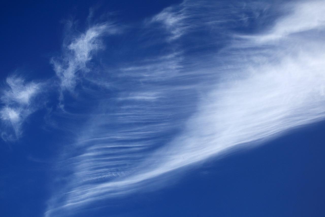 Τα σύννεφα Cirrus δείχνουν πολλά για την κατεύθυνση και τις αλλαγές του ανέμου.