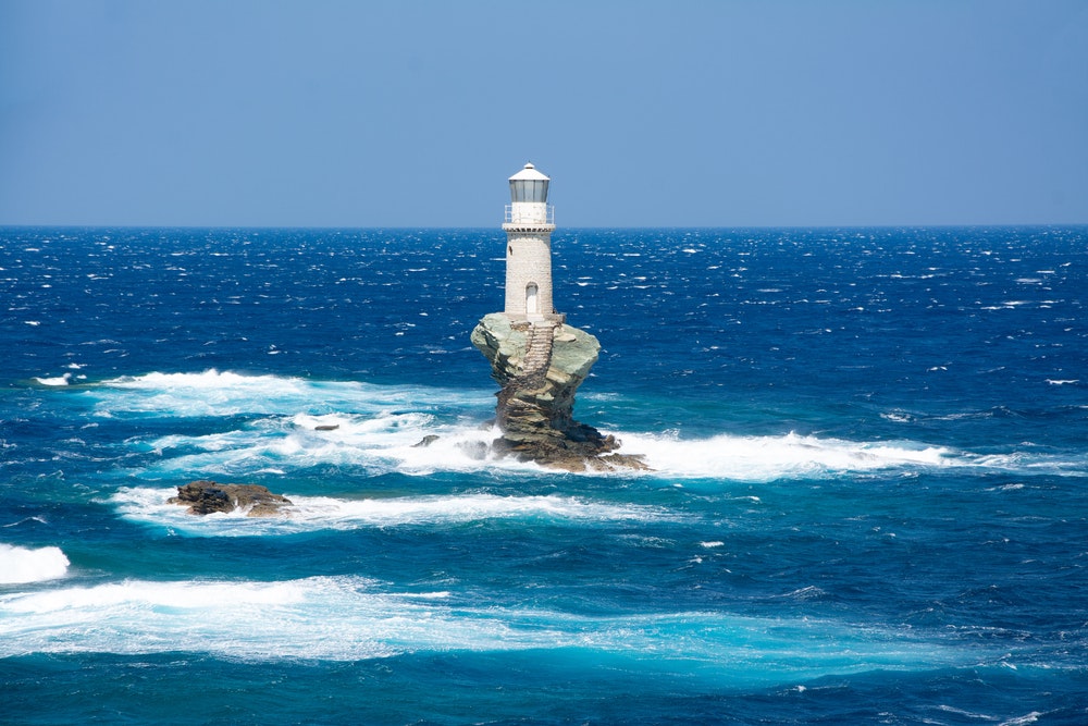 Yunanistan'ın Andros adasındaki deniz feneri.