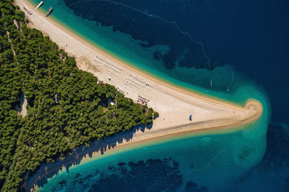 Strand Zlatni Rat in Bol Kroatien