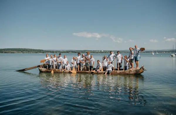 The name monoxylon comes from the word mono – one – and xylon – wood – in Ancient Greek. It means a canoe dug out from a single piece of wood.
