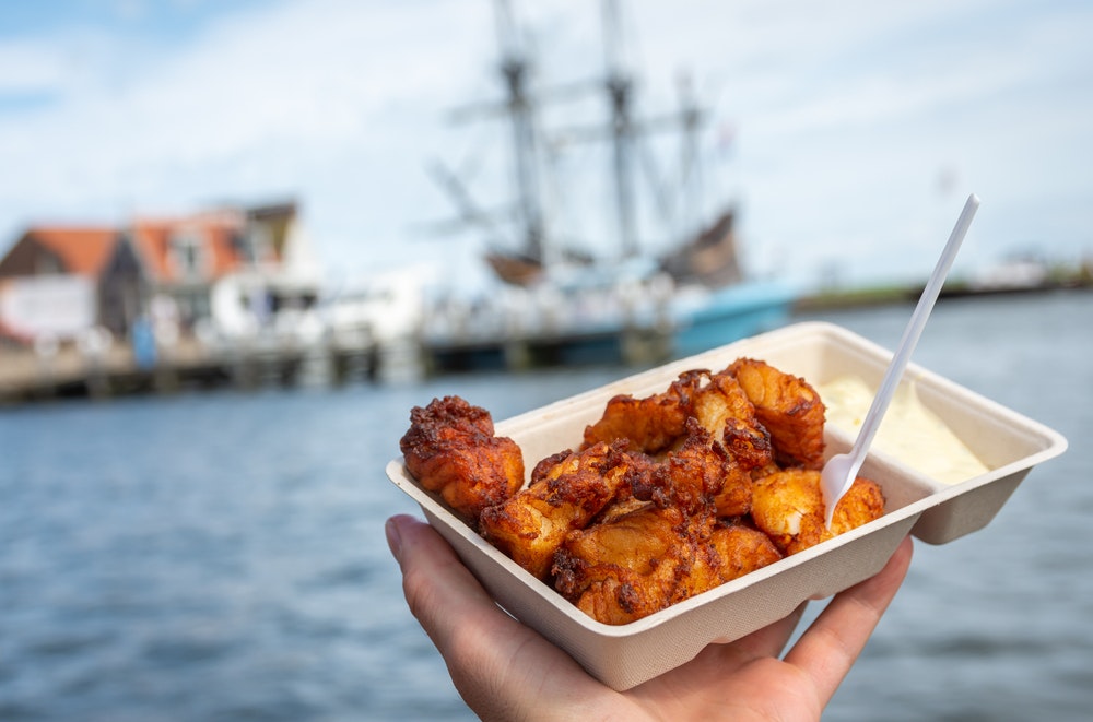 A serving of the popular Dutch street snack kibbeling, which consists of fried cod and sauce.