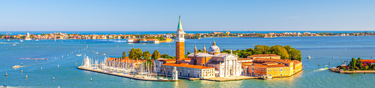 Исследуйте Венецианскую лагуну в Италии на хаусботе: удивительные достопримечательности и безмятежная природа 
