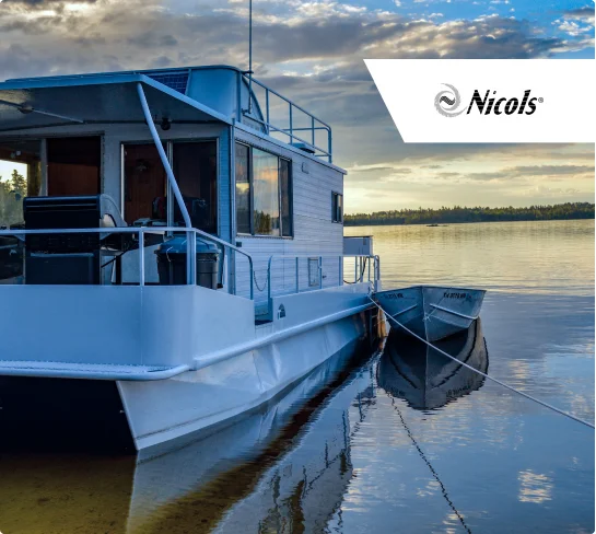 Nicols Yacht Charter uzņēmuma logotips