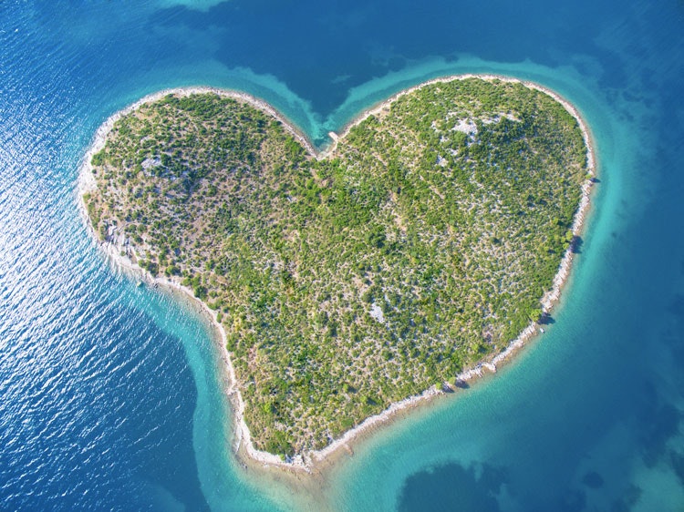 Insula Galesnjak are o formă perfectă de inimă