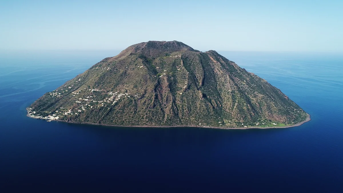 Alicudi Entdecken Sie die atemberaubende Insel vor Italiens Küste