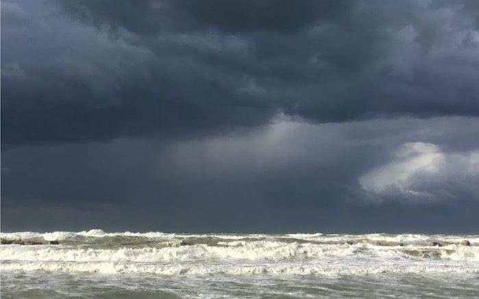 Νυχτερινή καταιγίδα στην Αδριατική Θάλασσα (φωτογραφία pk)