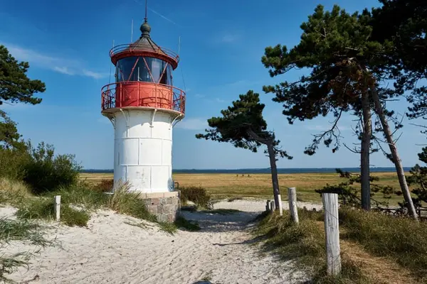 Dominantou ostrova Hiddensee je překrásný maják Dornbusch