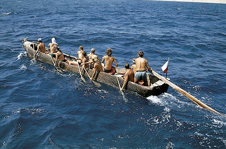 The crew of the monoxylon usually consisted of 8 to 10 paddlers and a helmsman