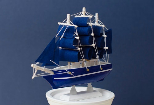 Bir yelkenli gemi modeli