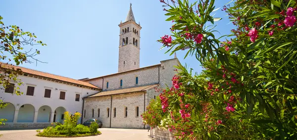 Kostel sv. Agnes ve městě Medulin