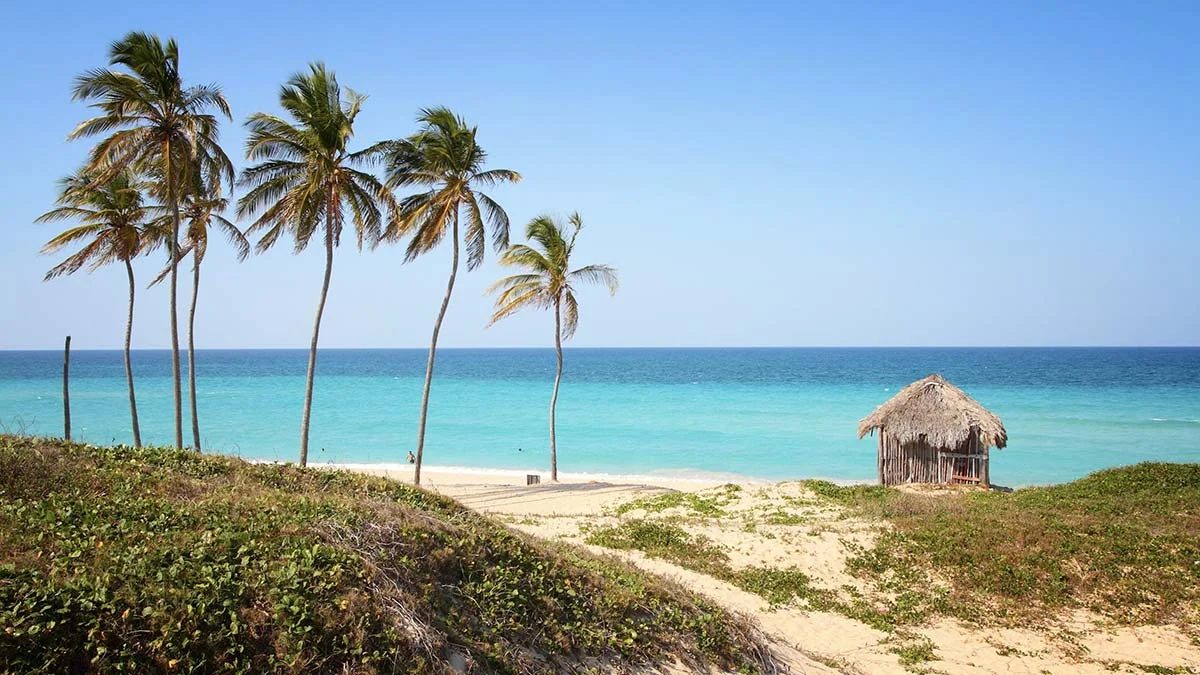 Schöner weißer Sandstrand