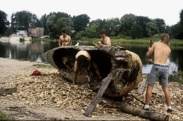 Monoksilon je bil izdelan z ognjem in ročno
