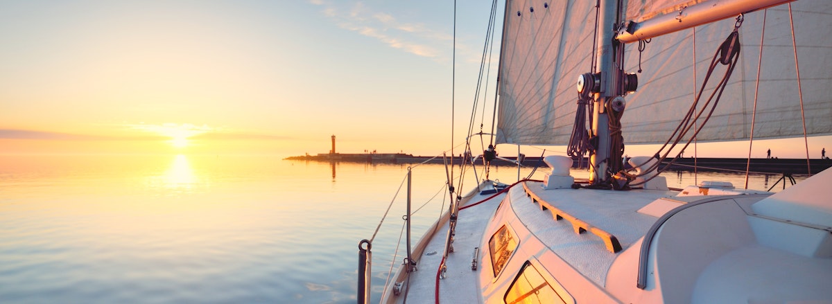 Navigating the High Seas: A Comprehensive Guide to Sailboat Masts