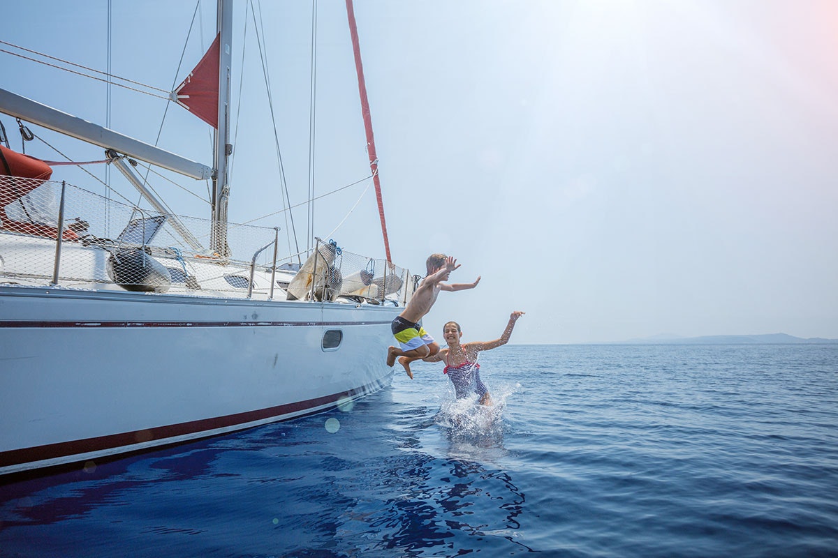 With kids on board: 4 essential tips for smooth sailing