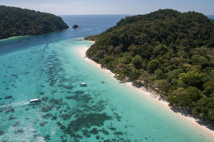 Όμορφες παραλίες στα μακρινά νησιά Κο Ροκ