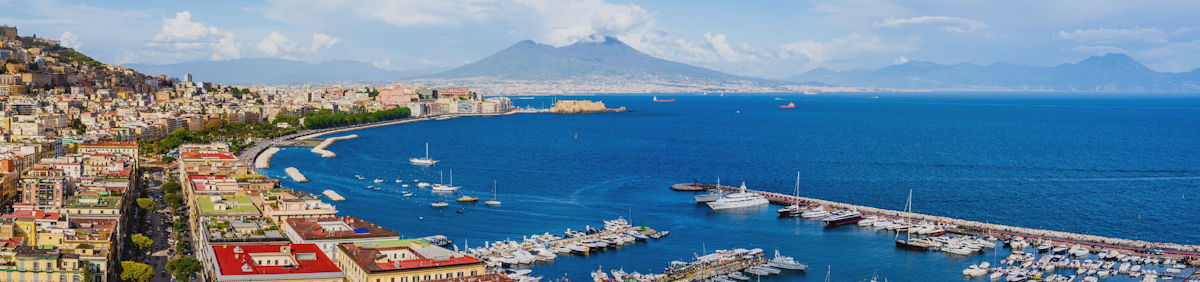 Segeln in Italien: den Golf von Neapel mit allen Sinnen erkunden