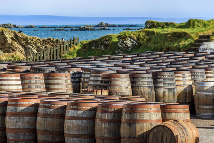 Katru gadu tiek eksportēti aptuveni 15 miljoni litru viena iesala viskija