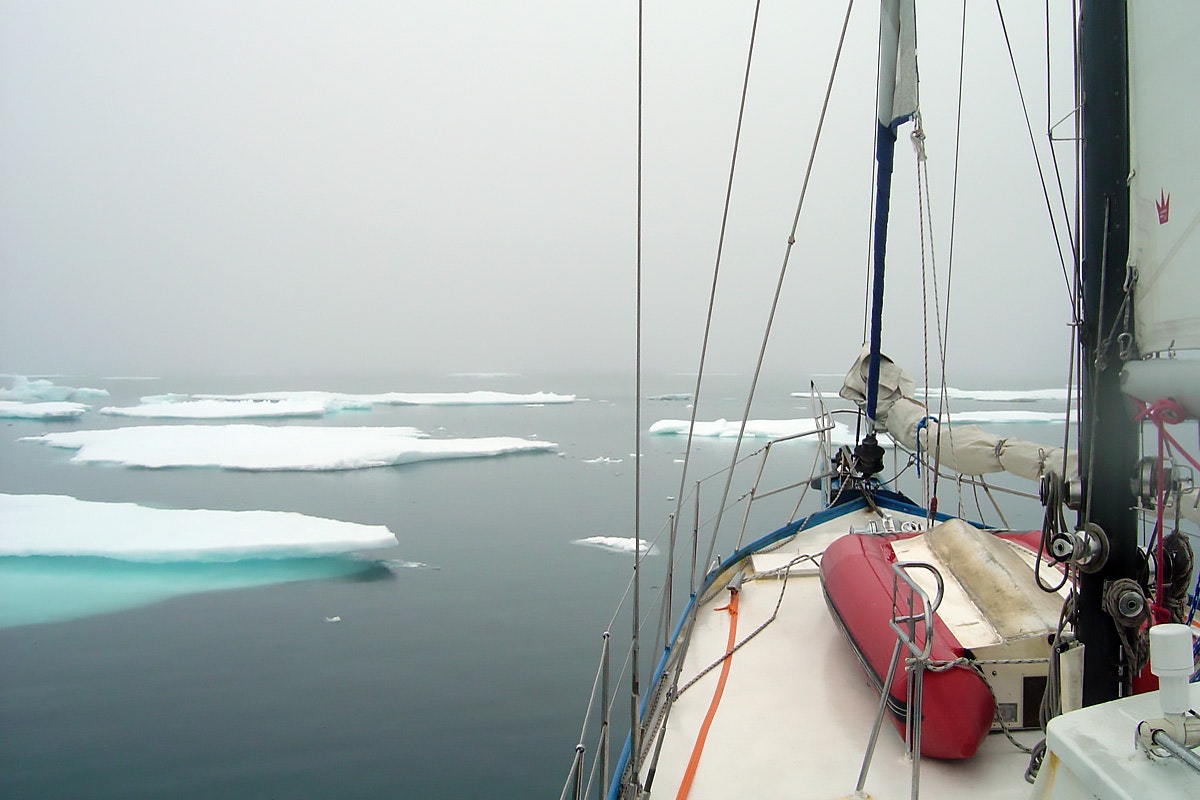 On a boat trapped in ice: how to sail in the Greenland and Norwegian Seas