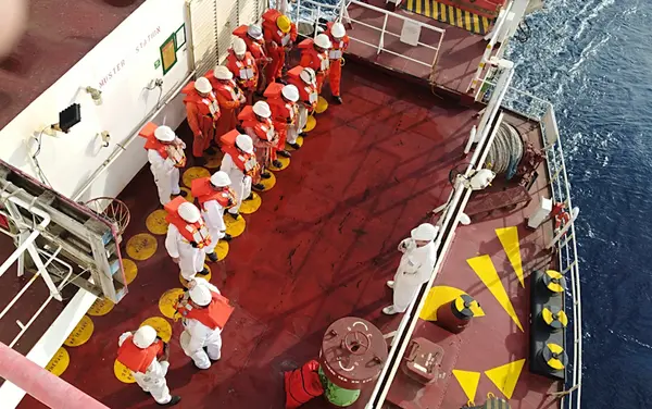 Posádka i kapitán vše pravidelně kontrolují i testují