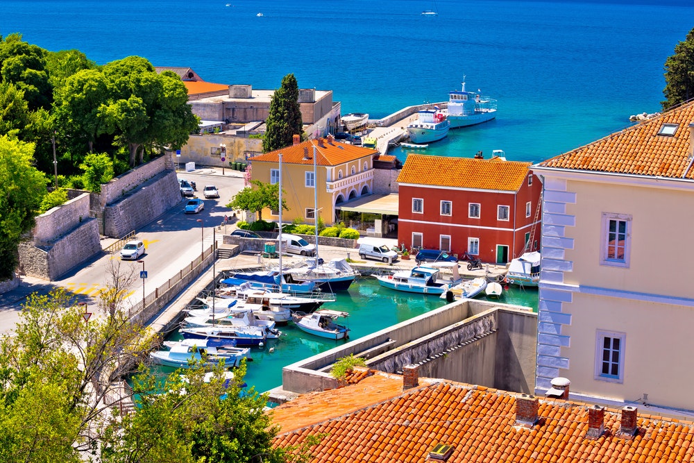 Den berömda hamnen i Fosa i Zadar, Dalmatien