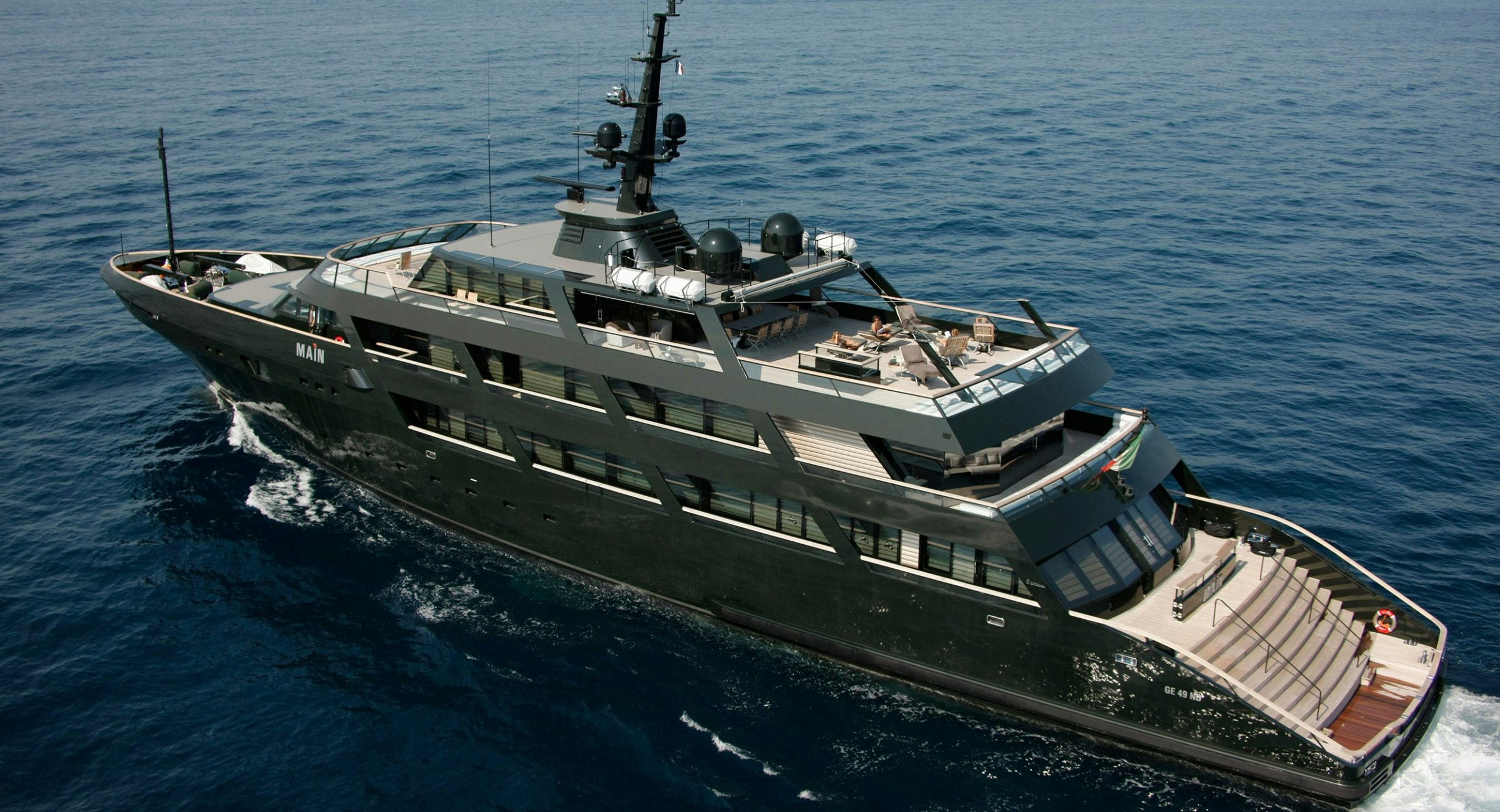 Superyacht Codecasa Main pelo designer Giorgio Armani