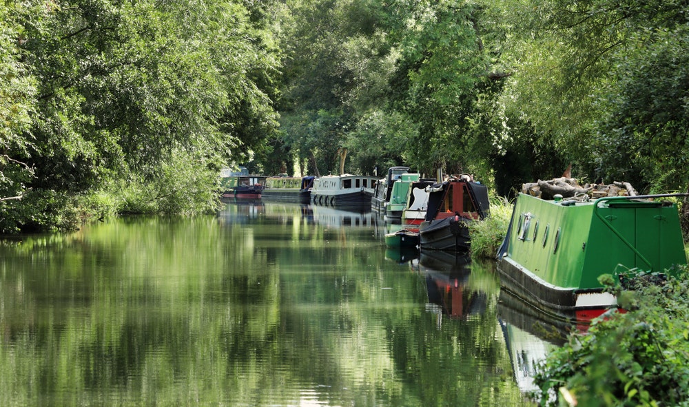 hausbót na Kennet and Avon Canal v Anglii