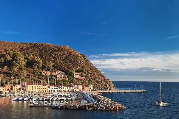 Hafen auf der Insel Capraia