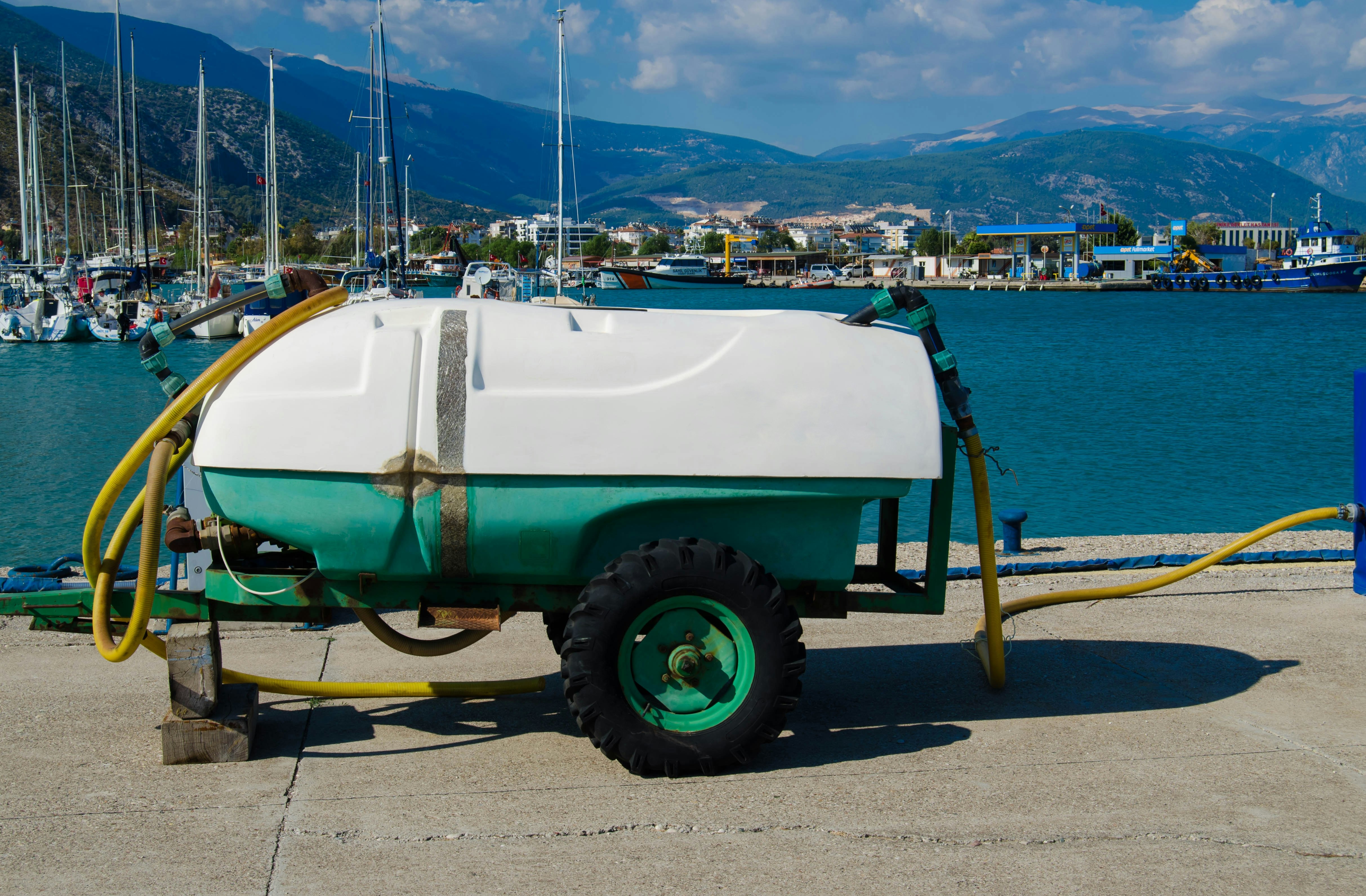 Serbatoio mobile per i rifiuti delle navi. 