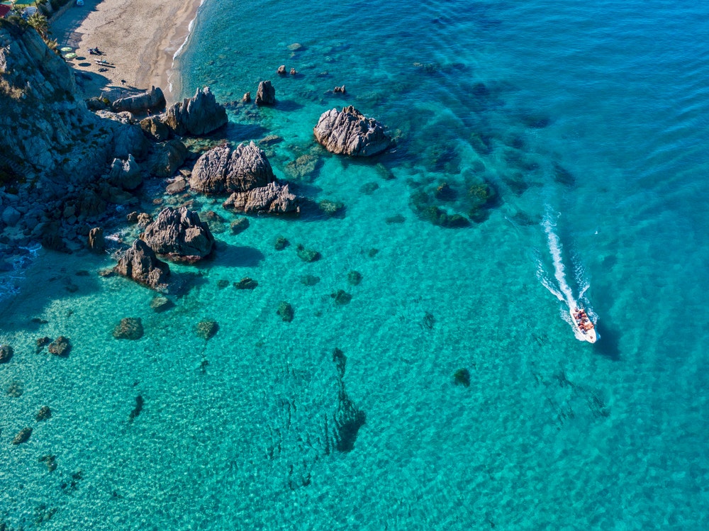 Calabria offers excellent conditions for sailing and snorkelling