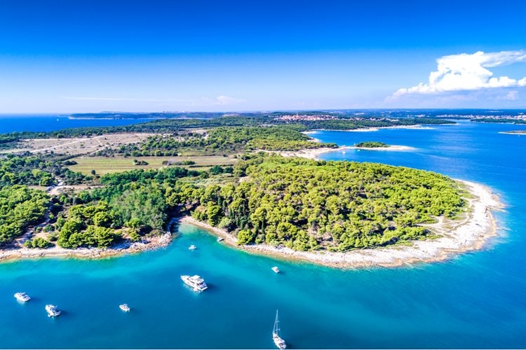 Istrija ir Kvarnerio įlanka: buriavimas Kroatijoje be minios
