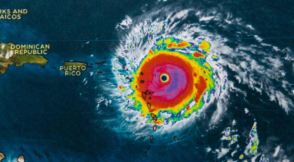 Immagine geocromatica nell'occhio dell'uragano Irma che si abbatte sulle isole caraibiche. Elementi di questa immagine forniti dalla NASA.